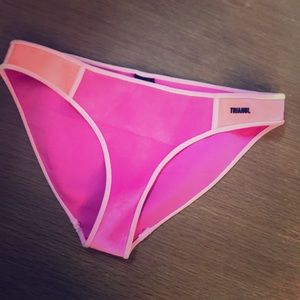 Triangl swimwear bikini bottoms pink L neoprene